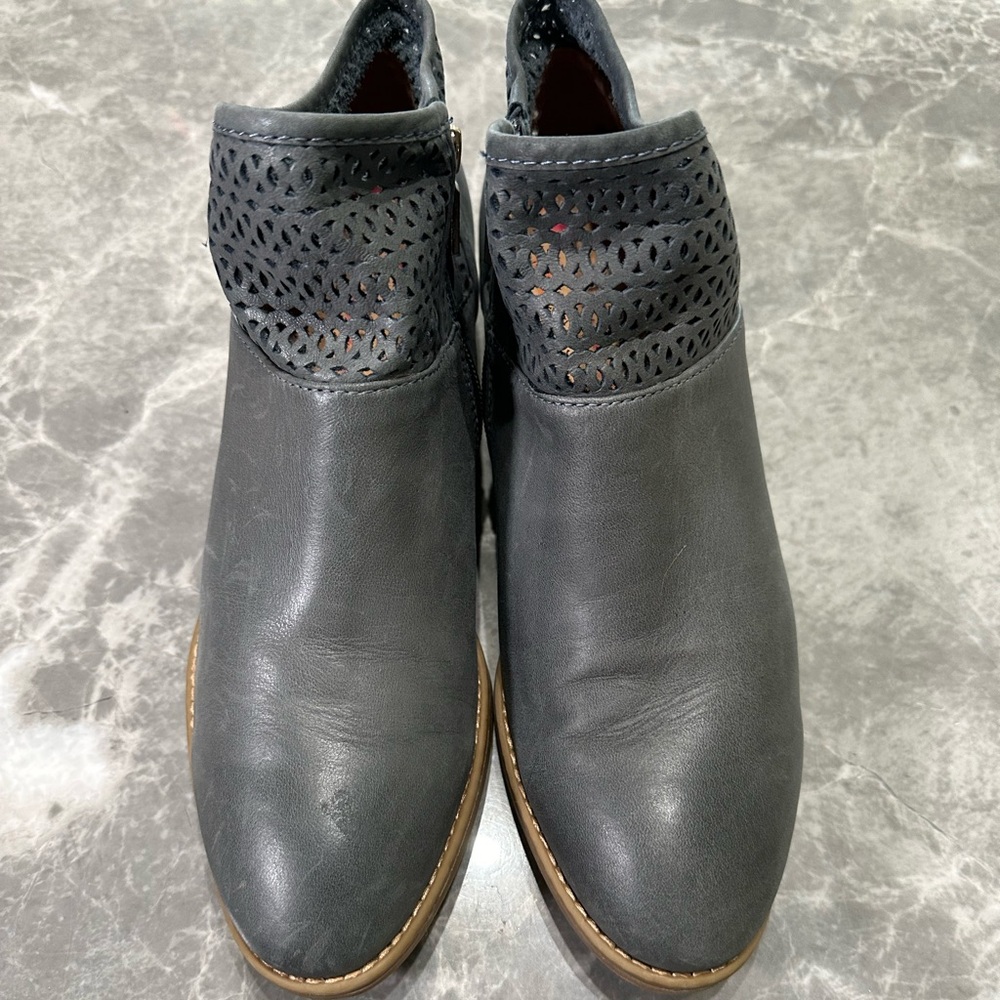 Comfortiva Shoes Womens Size 10M Gray Leather Chelsea Boots Perforated Ankle $80